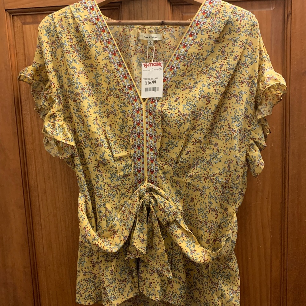 Yellow floral Max Studio top